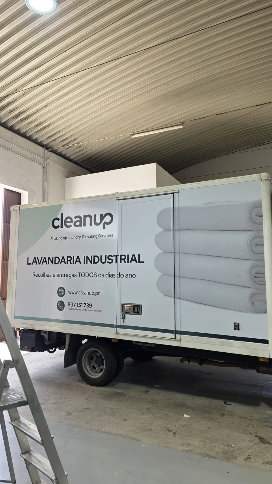 Camião Cleanup — lateral resultado interior